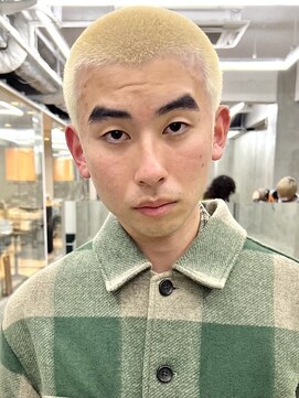 ソーコ 渋谷(SOCO) スパイキーショートメンズカットベリーショートアップバング金髪