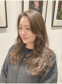 大きめカールのロングレイヤーパーマ