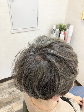 ヒッピーヘアー(Hippie Hair) ハイライト　オリーブアッシュ