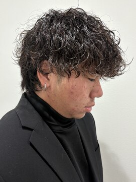 ヒュイル バイ ニアウ(Hwyl by Niau) メンズマッシュパーマ波巻きスパイラルパーマニュアンスパーマ