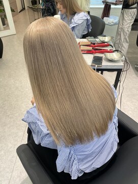 ペレ 渋谷(PELE) イメチェン/ホワイトブロンド/外ハネボブ/ワイドバング/渋谷