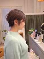 トイズファクトリー(Toys Factory)&nbsp;くびれショートカット×白髪ぼかしハイライト