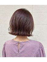 デュッカダブリュー(Duka W) 艶感ピンクブラウン×やわらかボブ