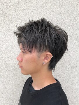 ゴットラトゥール(GOTTO LATOUR) ハイライトカラー、ブリーチ、金メッシュ、ショートウルフ