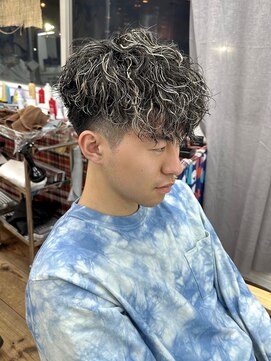 ユイマァルスロウ(YUIMARL SLOW) ハイライトとパーマの組み合わせ【スペインカール】