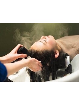 【話題のファインバブルVEENAを導入★】ヘッドスパで忙しい毎日を忘れて極上のひと時をお過ごし下さい。