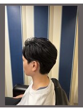 メンズ人気のセンターパートスタイル清潔感も感じられスッキリとした印象に◯【高井透馬】