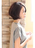 大人女子に人気の前下りボブ