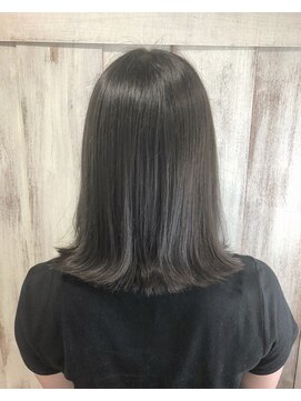 アンフィドットドゥルドゥ(AnFye.dueldo) 【AnFye.dueldo 】スモーキーグレー × 外ハネミディ