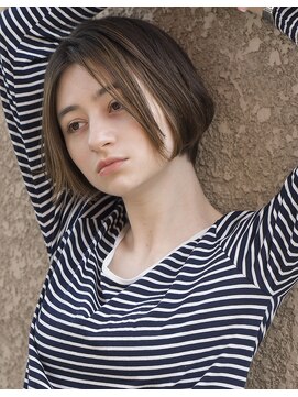 トレイル バイ ローバー(trail by ROVER) 大人かわいいショートヘア　ハイライトカラー