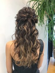 夏にオススメ！結婚式お呼ばれヘアアレンジ・ハーフアップ