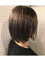 プレゼンス ネイヴィ(PRESENCE NAVY) ショート/ダークアッシュ/ダブルカラー/ブリーチオンカラー