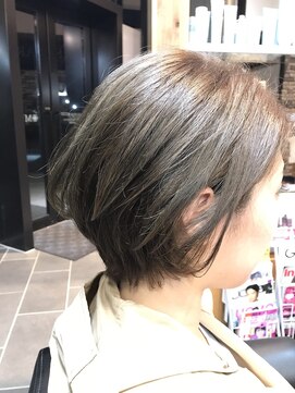 エルヘアー(el HaiR) マットグレー ショートボブ