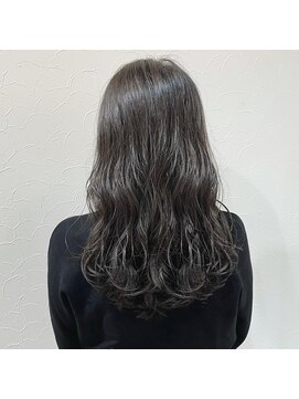 ハク(haku.) シルバーアッシュ　ロングウェーブ