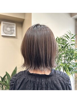 シーン(seen.) グレージュ×コンパクト外はねボブ