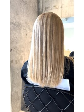 ミリ(milli Produce by ITAKURA) ブロンドカラー