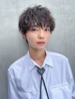 オグジュアリー 表参道(aux.) スーツ短髪ツーブロック束感モテる黒髪シークレットパーマ流行