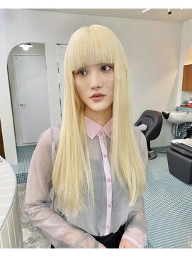 ヒュー(Hew) ケアブリーチ×ハイトーン×抜きっぱなしブロンド(代官山)