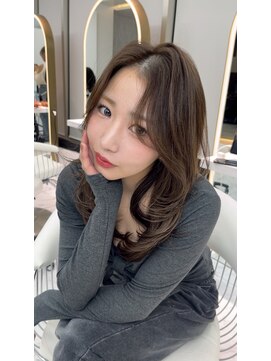 ロンドルピナス 小倉(Lond Lupinus) ミディアムレイヤーカット/似合わせカット/大人ガーリー/20代