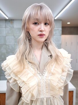 トゥコ(tuco) ホワイトブロンド ベージュデザイン ウルフカット レイヤー