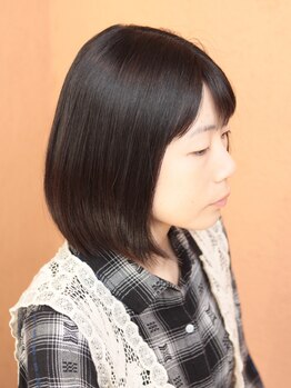 ラパス ヘアー(Lapas Hair)の写真/【全ての施術にオーガニックシャンプーを使用◎】グリーンが飾られたカフェのような店内で癒しの時間…♪