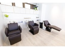 【リラックスできる♪こだわりのシャンプーブースが人気】