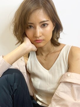 ジーナ 銀座(Zina) 黒髪エアリーミディホワイトアッシュショートパーマ