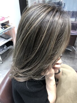 ビースリー ロア コントラストハイライト 2022/6/16