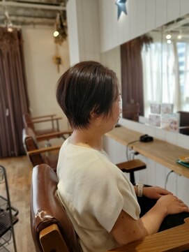 ヘアスペース リズム グリーン(Hair space Rizm green) くびれショート