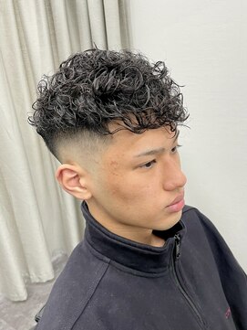 ベロ(Belo) メンズパーマフェードスペインカール