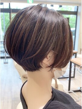 アイ(I.) 【 Ｉ. 】30代からの襟足すっきり前下がりショートボブ　川口