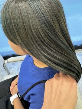 カームバイブージー(CALME by bougie) インパクトのあるカラー