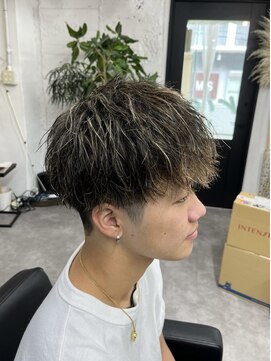 レイヴ(RAVE) ツイストスパイラルパーマツーブロック刈り上げメンズマッシュ