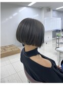 刈り上げ前下がりショートボブ