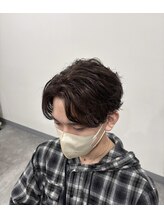 羽のように軽く、柔らかく動く。ナチュラルにキマるフェザーパーマがおすすめ！