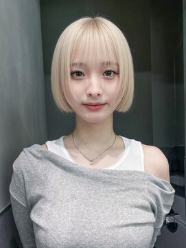 ホワイトベージュ前髪カットボブブロンド_F1183