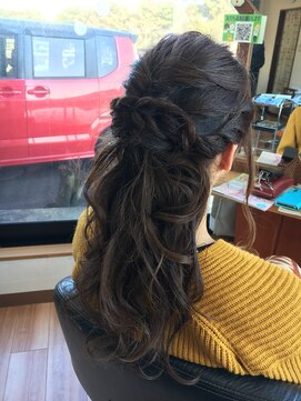 美容室アクアヘブン ハーフアップ