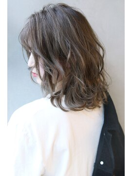 ラエティス(Laetus) 品格がにじむ大人ミディ★３Ｄホイルカラー×オリジナルカット