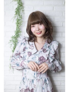 ミューテ(Mu-te) 思わず触れたくなるようなヒロインベージュに。