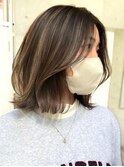 ミルクティーベージュカラーハイライトくびれショートヘア