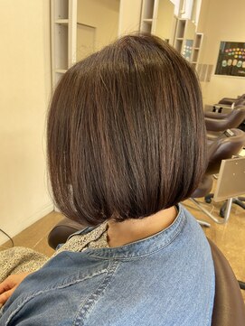 レッド(ReD) 前下がりボブ　大人ボブ　ミニボブ