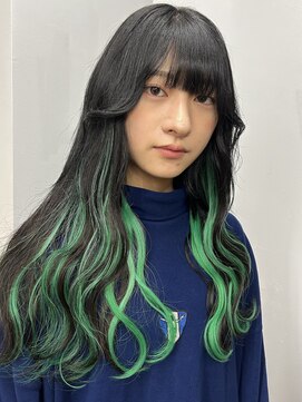 ジーナ(XENA) エクステでロング　インナーカラー風　黒髪カタログ　渋谷