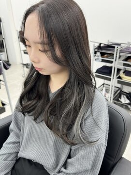 グルグル 札幌大通(GULGUL) 映えインナー × シルバー