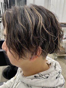 ココ 原宿(KOKO) □ハイライト#センターパート#メッシュ#黒金#白髪ぼかし