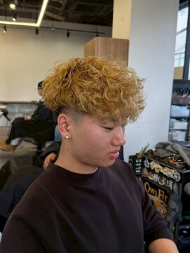 リッチブランドアンドコー(Rich Brand&Co) スペインカールスパイラルパーマツイストパーマフェード短髪