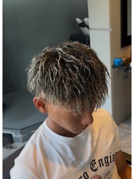 金メッシュツイストパーマ