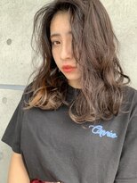 スリー 横浜(THREE)&nbsp;大人かわいいミディアムベージュ