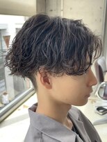 ラヴィズムバイフィフス(LUVISM by fifth)&nbsp;波巻きパーマセンターパートツイストパーマメンズマッシュパーマ