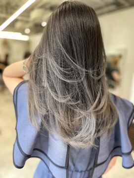 アヴァンス 京橋店(AVANCE) 動きのつけたレイヤーカット/バレイヤージュグラデーション