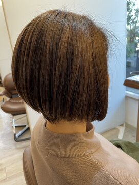 タエビスアリッサム(Taebis Alyssum) 40代50代60代大人ボブ大人ショート/白髪ぼかし/ハイライトカラー